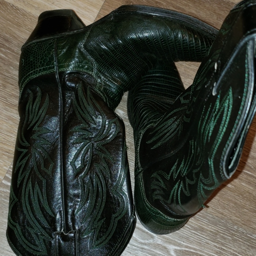 Shoes - Picture 2 of 4